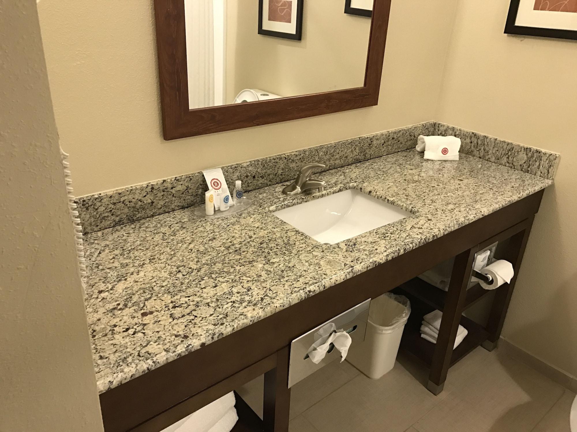 Comfort Suites Plymouth Near Us-30 Екстер'єр фото