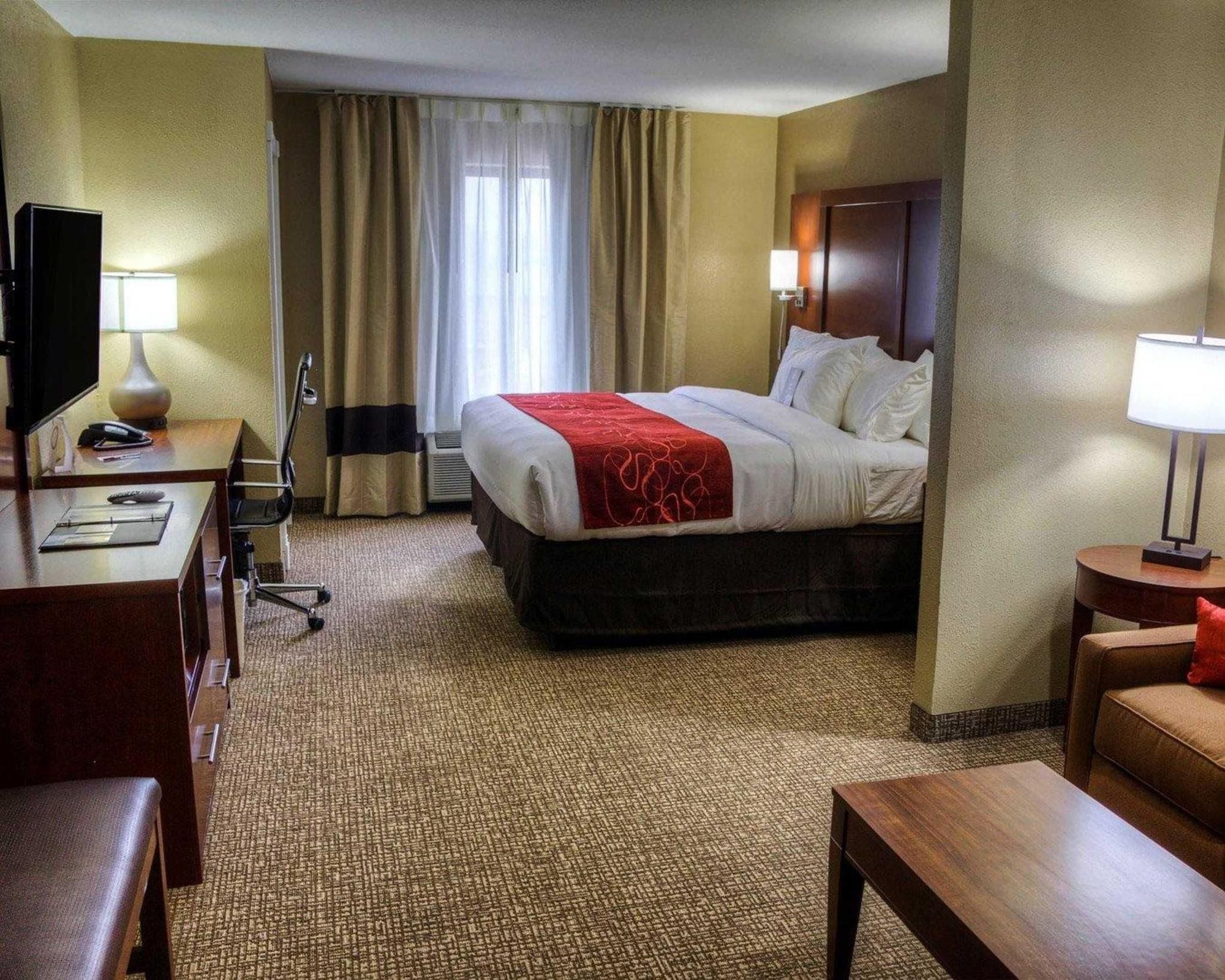Comfort Suites Plymouth Near Us-30 Екстер'єр фото