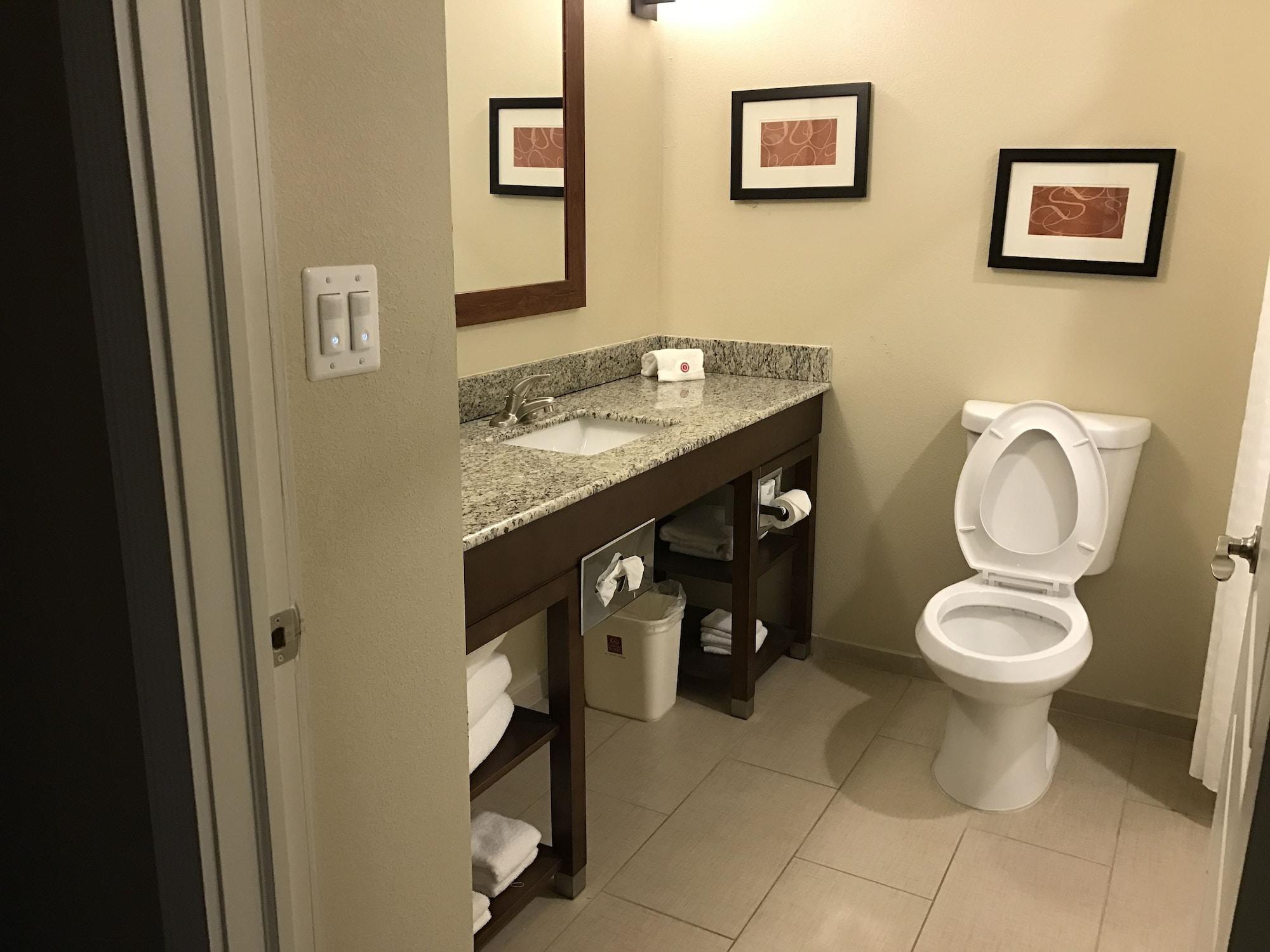 Comfort Suites Plymouth Near Us-30 Екстер'єр фото