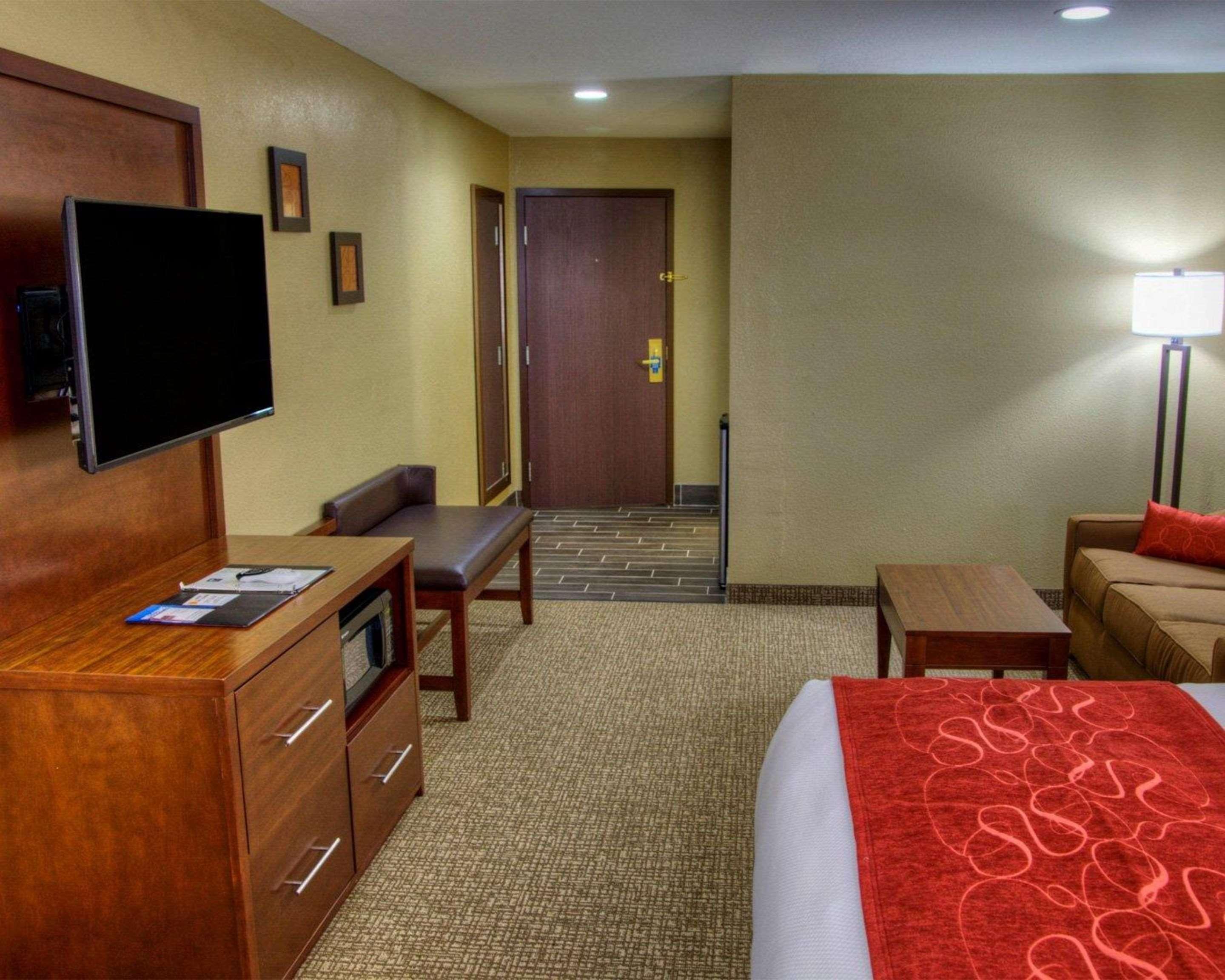 Comfort Suites Plymouth Near Us-30 Екстер'єр фото