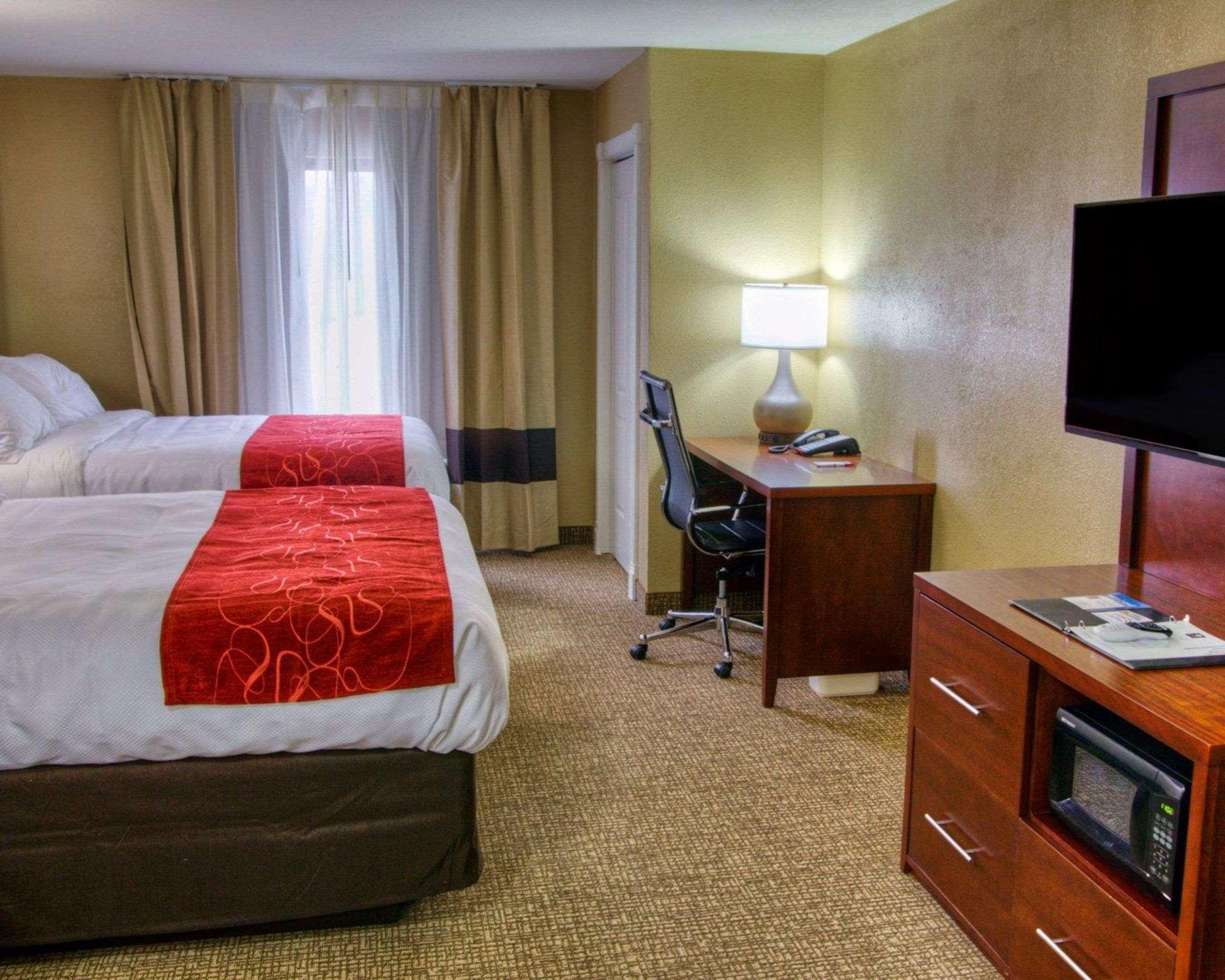 Comfort Suites Plymouth Near Us-30 Екстер'єр фото