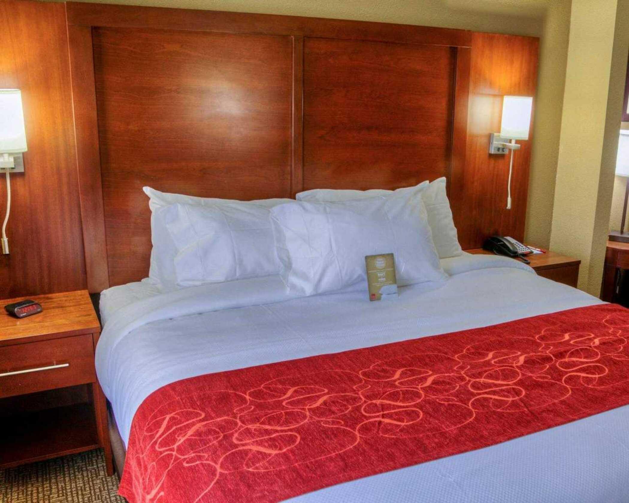 Comfort Suites Plymouth Near Us-30 Екстер'єр фото