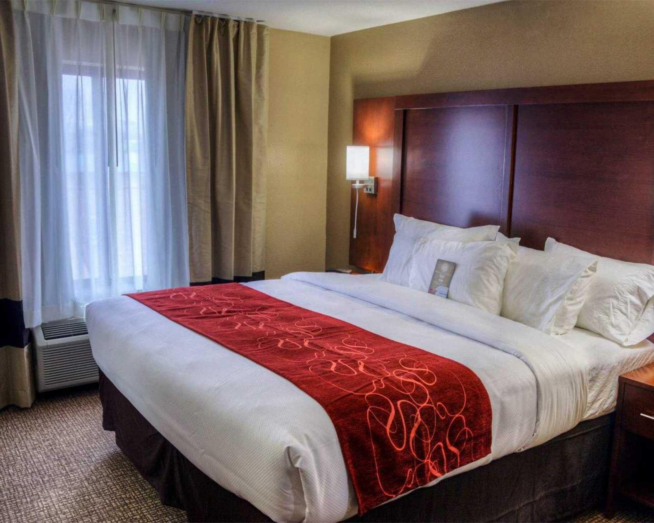 Comfort Suites Plymouth Near Us-30 Екстер'єр фото