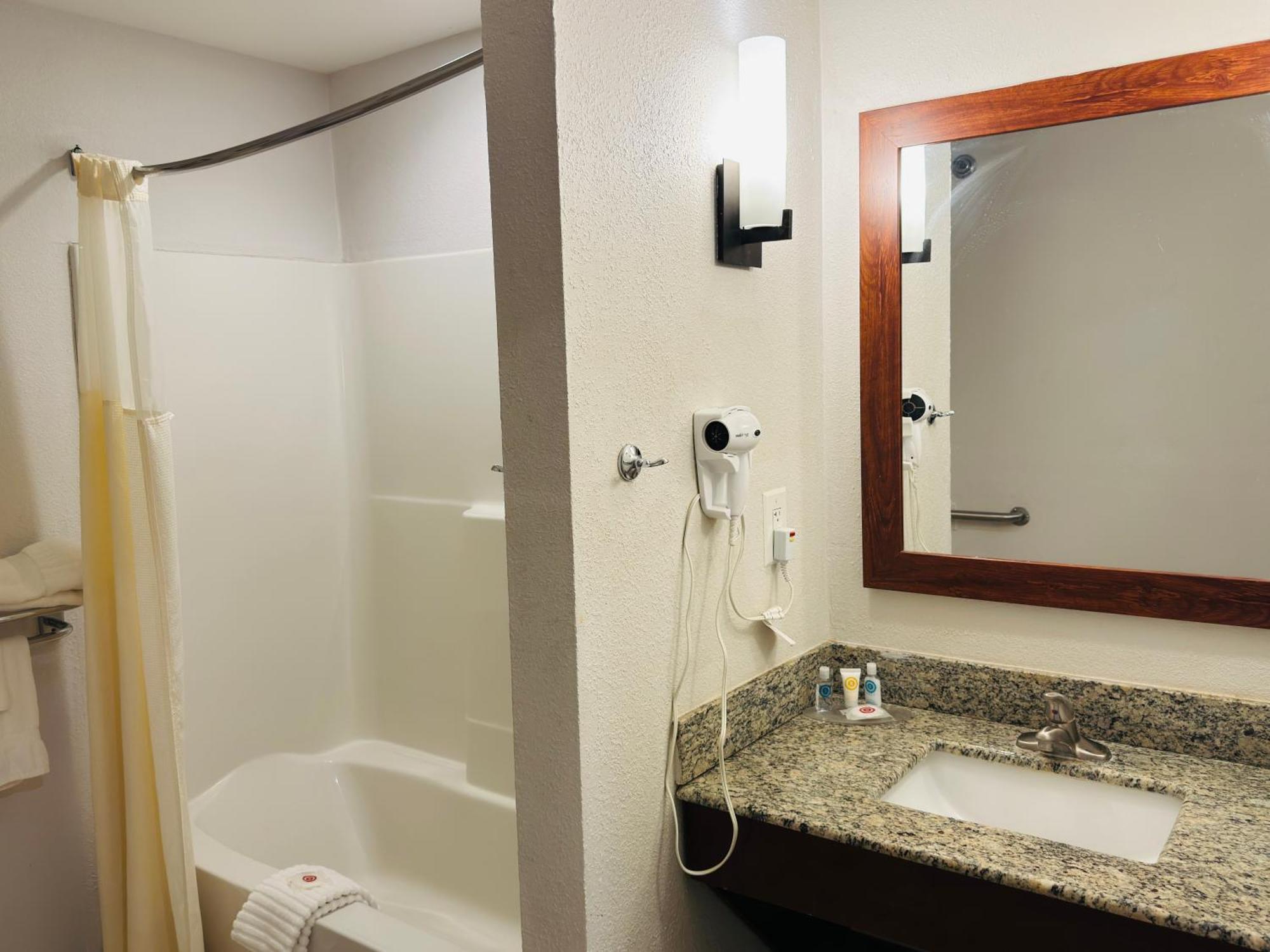 Comfort Suites Plymouth Near Us-30 Екстер'єр фото