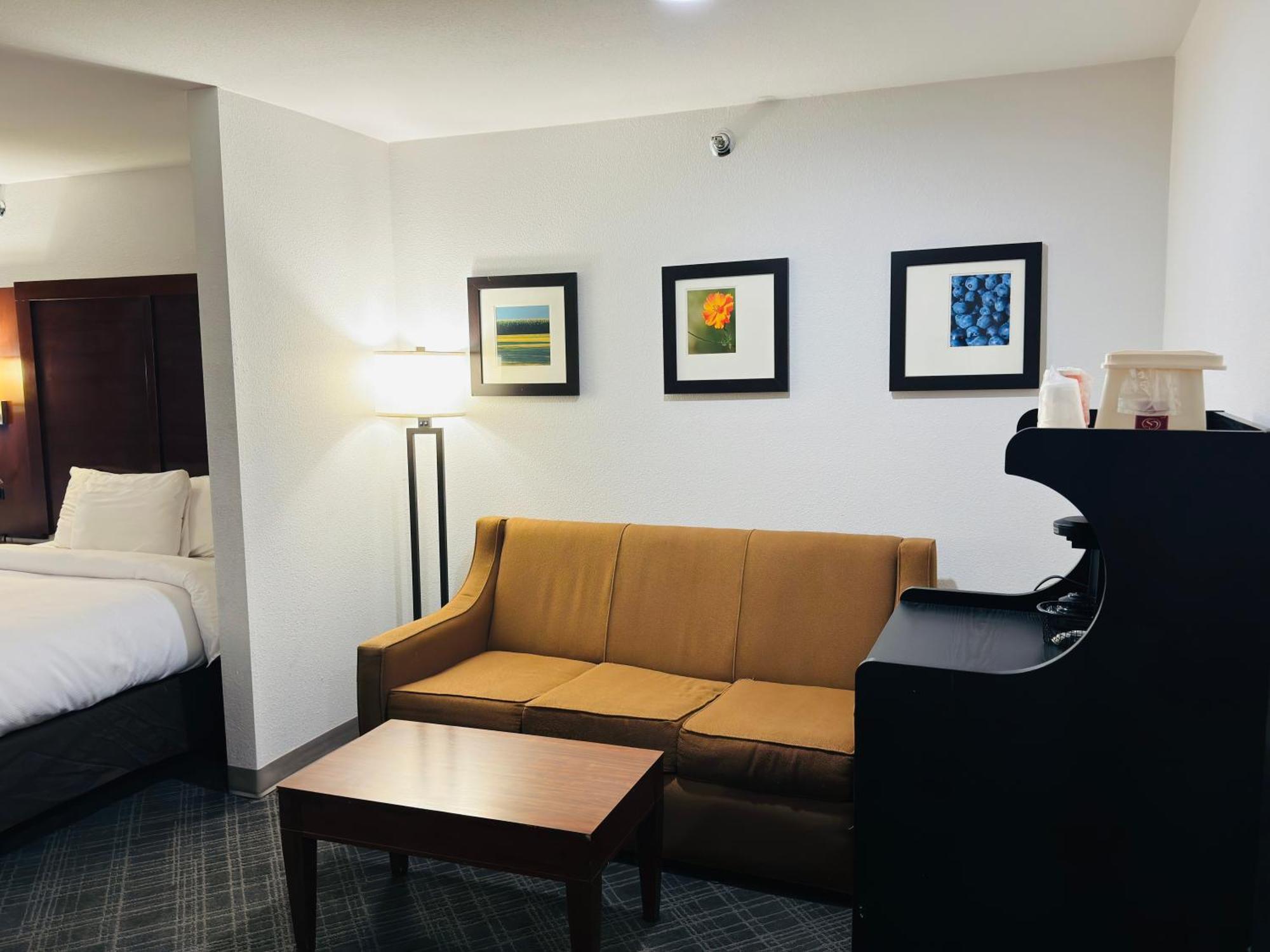 Comfort Suites Plymouth Near Us-30 Екстер'єр фото