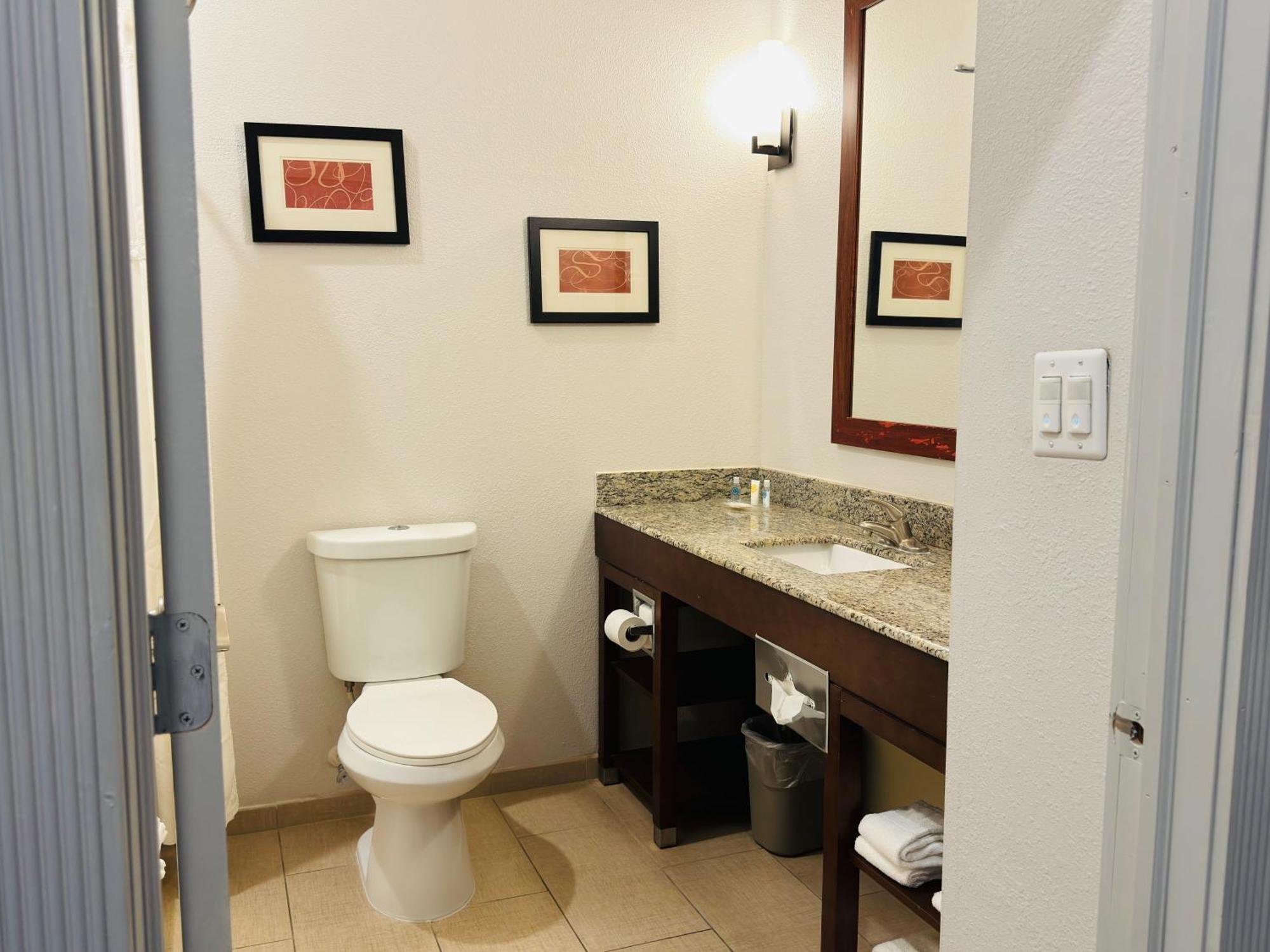 Comfort Suites Plymouth Near Us-30 Екстер'єр фото