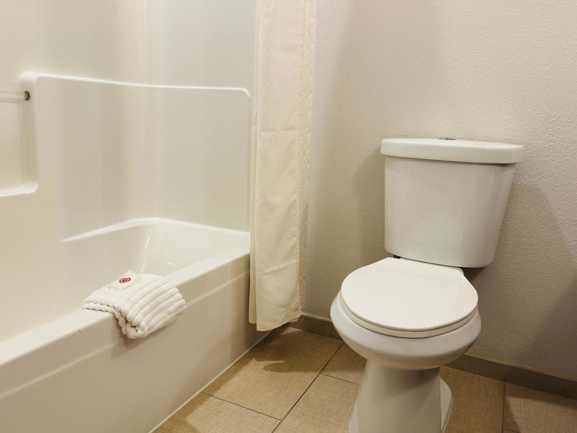 Comfort Suites Plymouth Near Us-30 Екстер'єр фото
