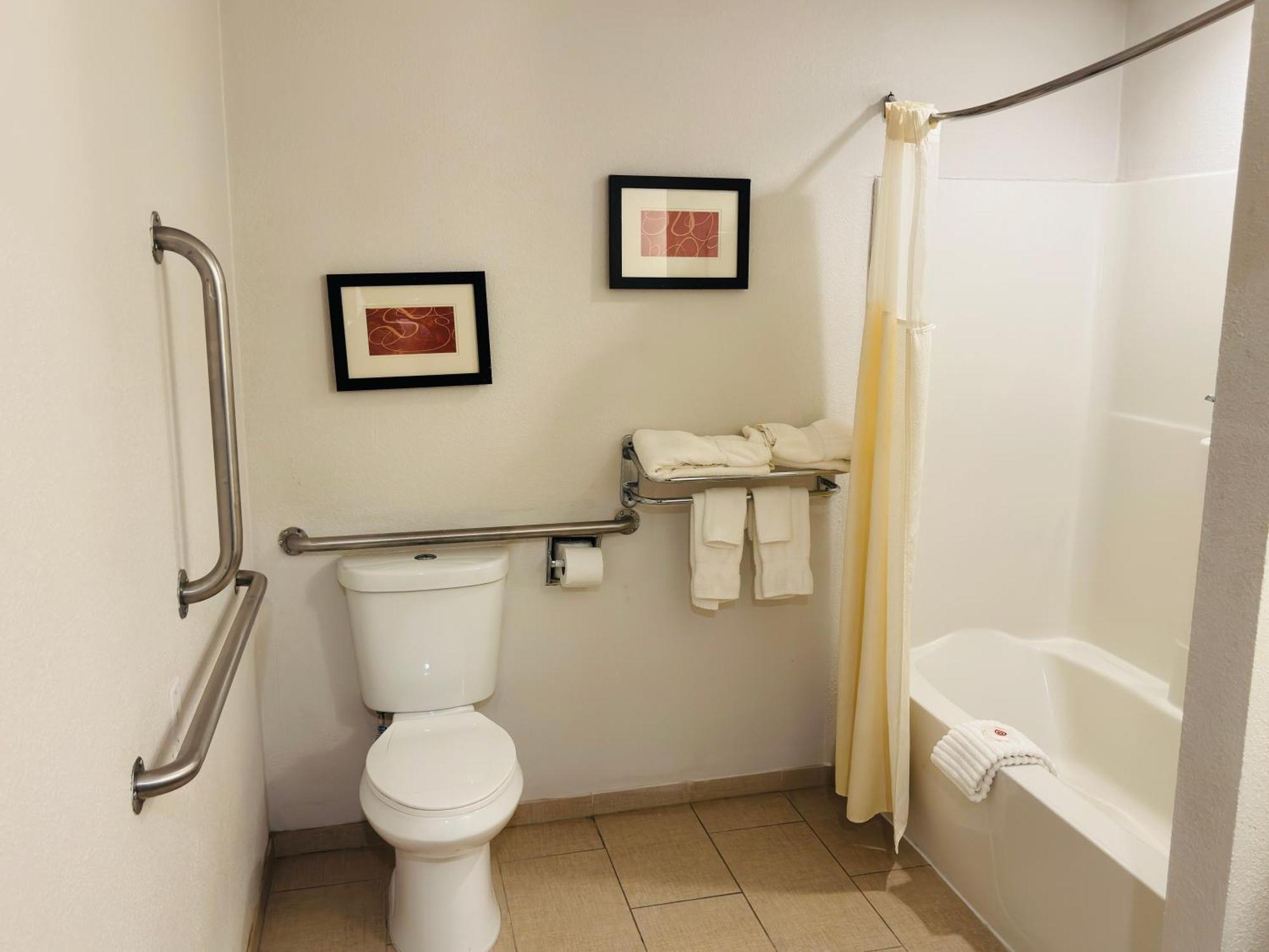 Comfort Suites Plymouth Near Us-30 Екстер'єр фото
