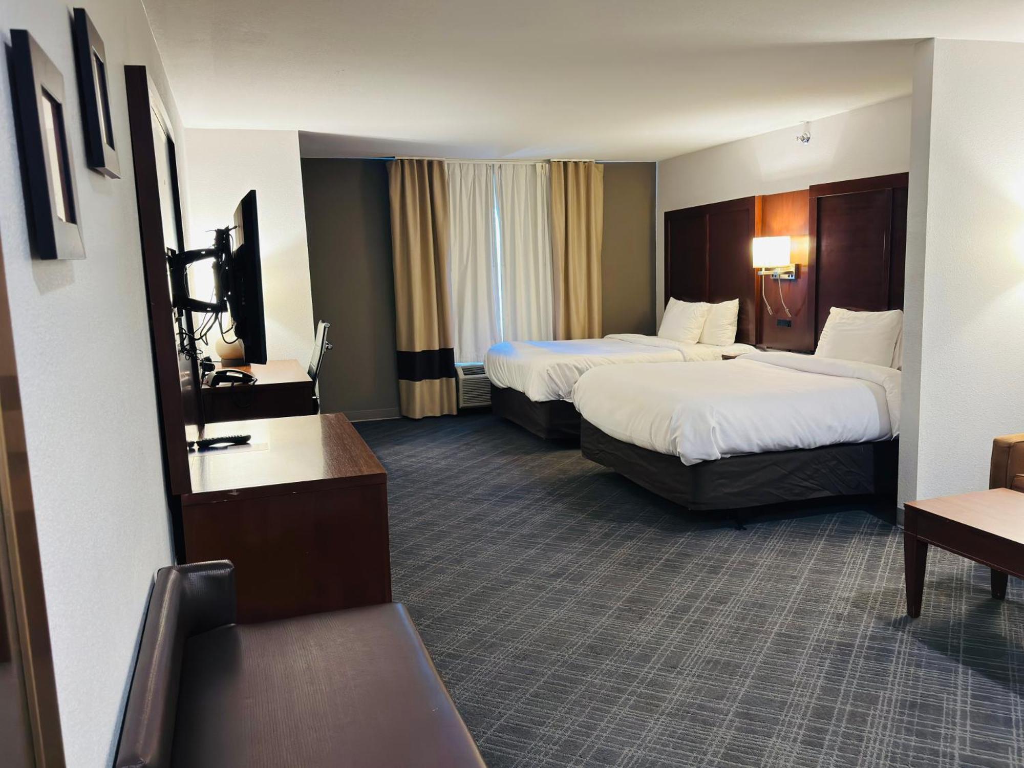 Comfort Suites Plymouth Near Us-30 Екстер'єр фото