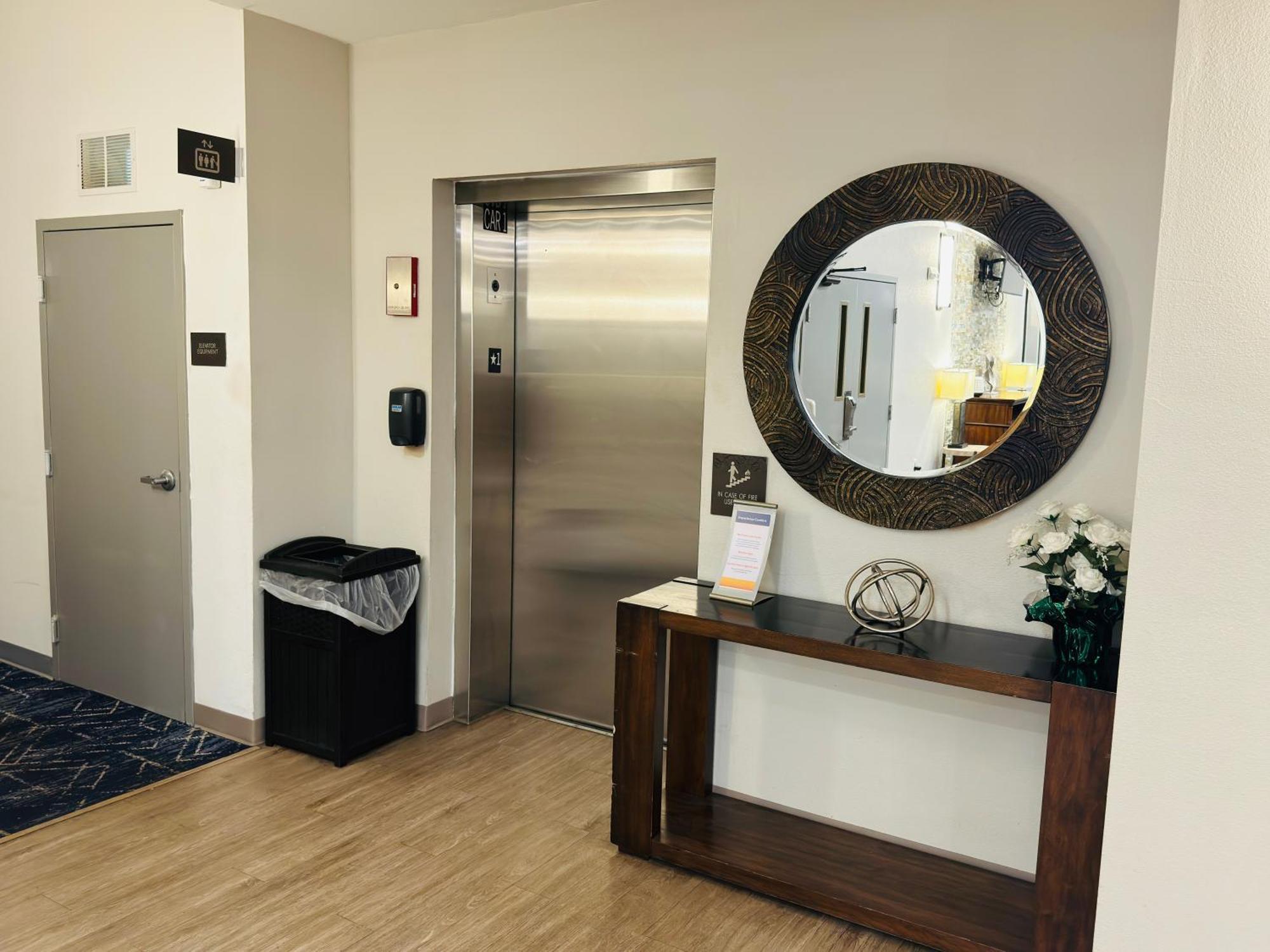 Comfort Suites Plymouth Near Us-30 Екстер'єр фото