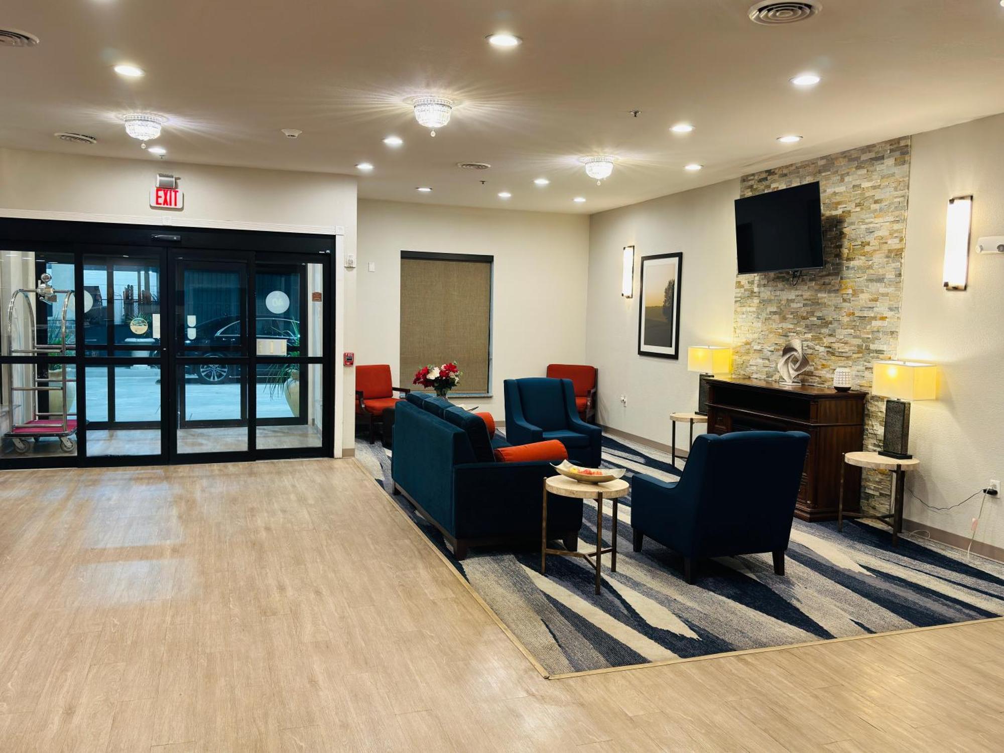 Comfort Suites Plymouth Near Us-30 Екстер'єр фото