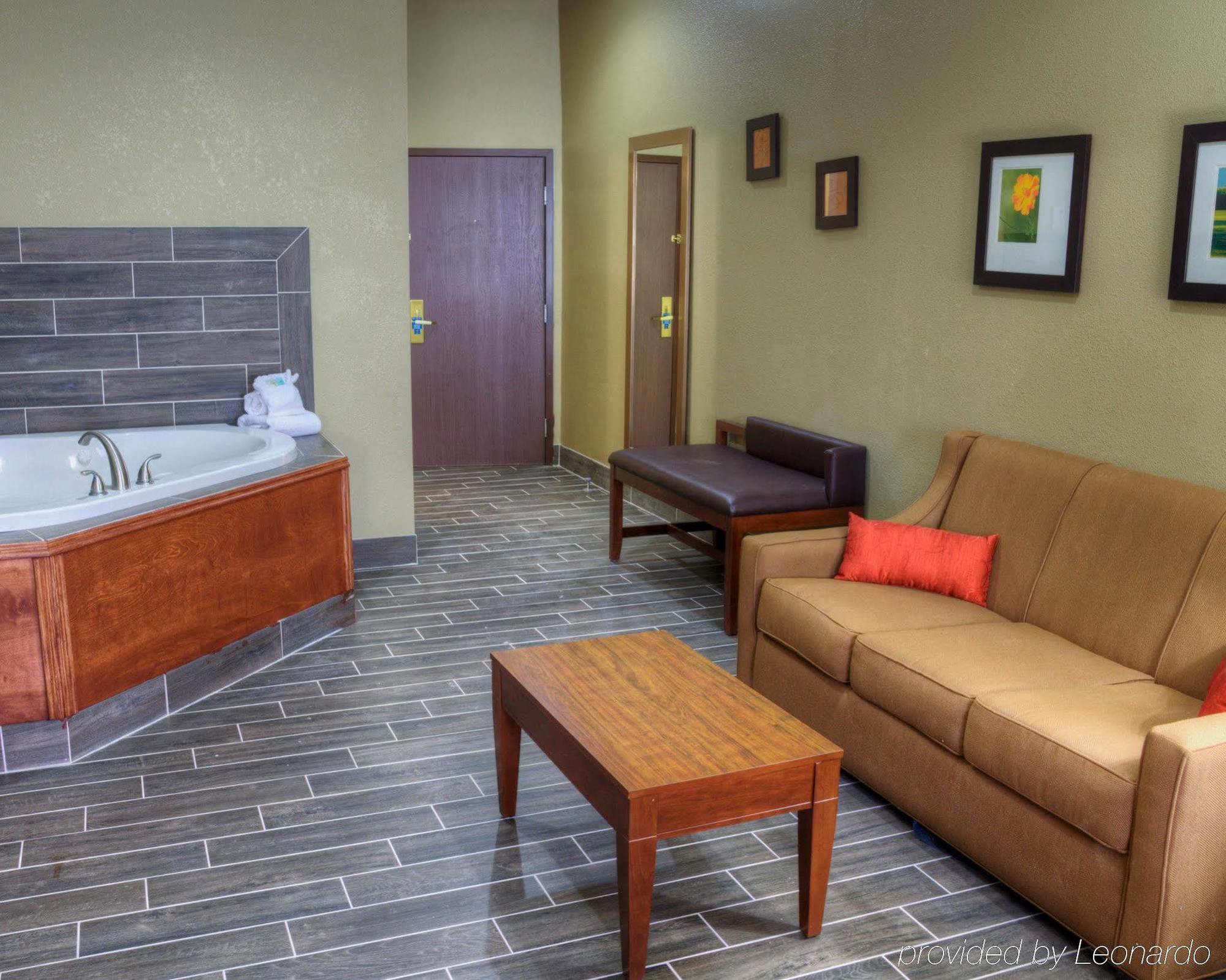 Comfort Suites Plymouth Near Us-30 Екстер'єр фото
