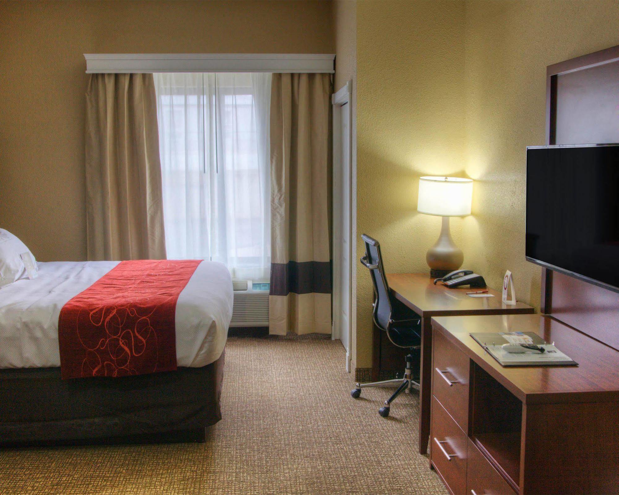 Comfort Suites Plymouth Near Us-30 Екстер'єр фото