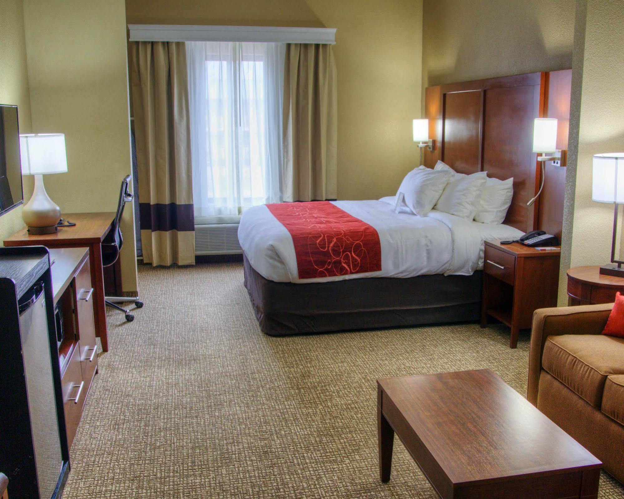 Comfort Suites Plymouth Near Us-30 Екстер'єр фото